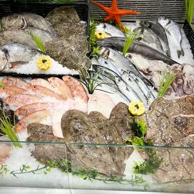 étale poissonnerie à Luisant près de Chartres en Eure-et-Loir 28